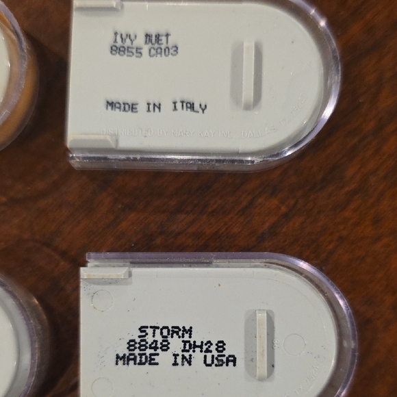 (J52) 4 Mary Kay Make Ups - Picture 5 of 5